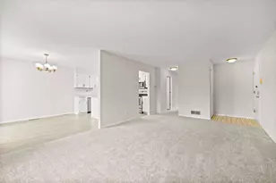 1049 Greenhaven Dr, Vadnais Heights, MN 55127 - Photo 9