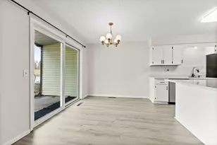 1049 Greenhaven Dr, Vadnais Heights, MN 55127 - Photo 7