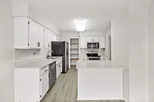 1049 Greenhaven Dr, Vadnais Heights, MN 55127 - Photo 5