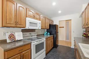 7290 Vista Ct, Eden Prairie, MN 55346 - Photo 3