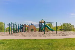 1663 Oak Crk Dr, Chaska, MN 55318 - Photo 55