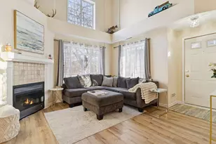 626 Willoughby Way W, Hopkins, MN 55305 - Photo 7