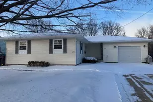 235 9th Ave SE, Waseca, MN 56093 - Photo 1