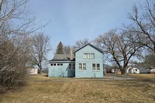 1127 7th St, International Falls, MN 56649 - Photo 3