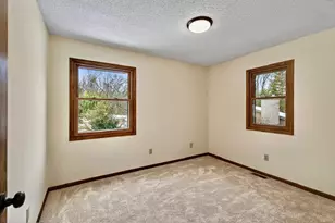 2700 Crestwood Cir, Hopkins, MN 55305 - Photo 33