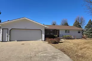 1025 W Fairview Dr, Luverne, MN 56156 - Photo 1