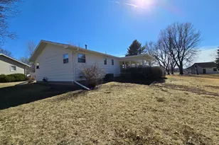 1025 W Fairview Dr, Luverne, MN 56156 - Photo 23