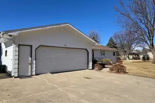 1025 W Fairview Dr, Luverne, MN 56156 - Photo 3