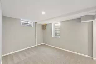 8405 Wentworth Ave S, Bloomington, MN 55420 - Photo 15