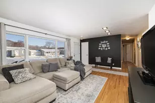 421 N 3rd St, La Crescent, MN 55947 - Photo 3