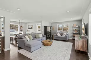 605 Kingsview Ln N, Plymouth, MN 55447 - Photo 3