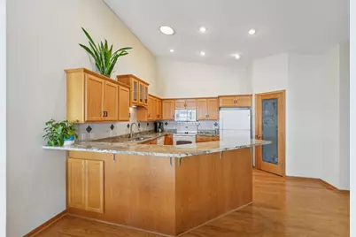 3084 Chisholm Court N, Maplewood, MN 55109 - Photo 9