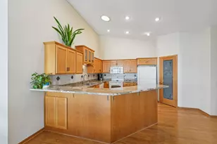 3084 Chisholm Ct N, Maplewood, MN 55109 - Photo 9