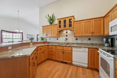 3084 Chisholm Court N, Maplewood, MN 55109 - Photo 11