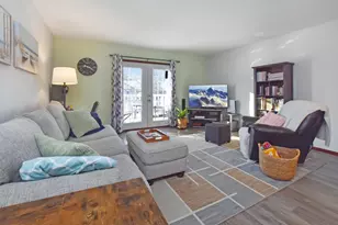 1860 McMenemy St, Maplewood, MN 55117 - Photo 3