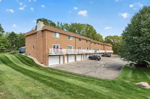 1860 McMenemy St, Maplewood, MN 55117 - Photo 23
