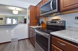 1860 McMenemy St, Maplewood, MN 55117 - Photo 5