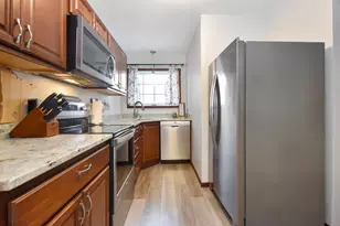 1860 McMenemy St, Maplewood, MN 55117 - Photo 9