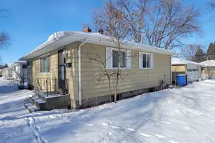 301 21st Ave N, Fargo, ND 58102 - Photo 3