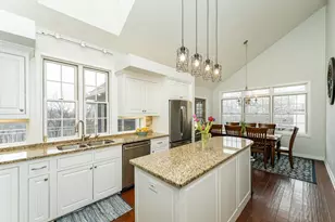 2011 Baihly Heights Dr SW, Rochester, MN 55902 - Photo 9