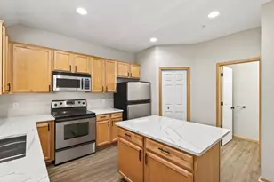 879 Braunworth Ct, Chaska, MN 55318 - Photo 11