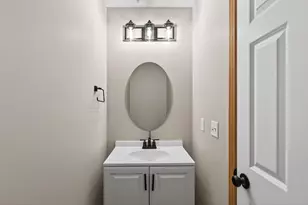 879 Braunworth Ct, Chaska, MN 55318 - Photo 15