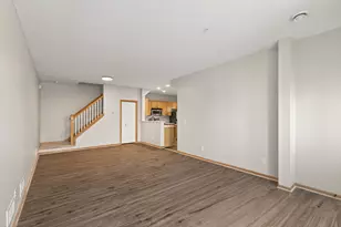 879 Braunworth Ct, Chaska, MN 55318 - Photo 9