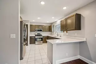 9545 Garrison Way, Eden Prairie, MN 55347 - Photo 5