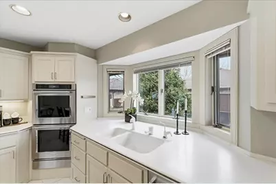 7726 Lochmere Terrace, Edina, MN 55439 - Photo 5