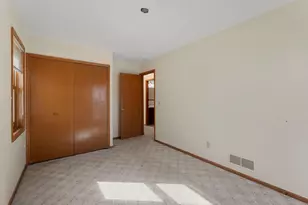 695 Hague Ave, Saint Paul, MN 55104 - Photo 17