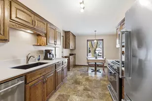 10186 Quaker Ln N, Maple Grove, MN 55369 - Photo 9