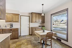 10186 Quaker Ln N, Maple Grove, MN 55369 - Photo 7