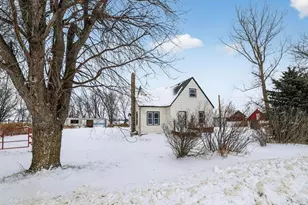 8225 485th St, Kenyon, MN 55946 - Photo 5