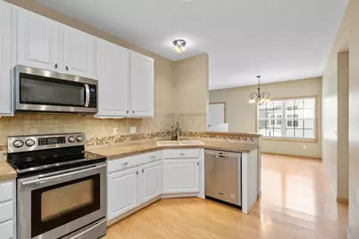 8042 Autumn Ridge Way, Chanhassen, MN 55317 - Photo 11