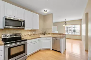 8042 Autumn Ridge Way, Chanhassen, MN 55317 - Photo 11