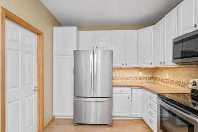 8042 Autumn Ridge Way, Chanhassen, MN 55317 - Photo 9