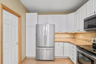 8042 Autumn Ridge Way, Chanhassen, MN 55317 - Photo 9