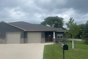 10 Pine St, Tracy, MN 56175 - Photo 1