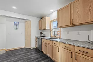 302 S Oak St, Hendricks, MN 56136 - Photo 9