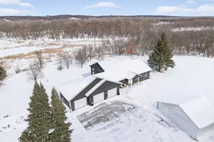 725 N Linden St, Belle Plaine, MN 56011 - Photo 3