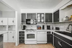 8305 Tamarack Trail, Eden Prairie, MN 55347 - Photo 7