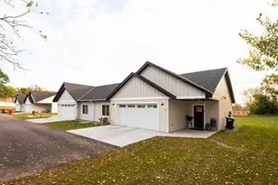 323 1/2 Fairgrounds Rd, Alexandria, MN 56308 - Photo 3