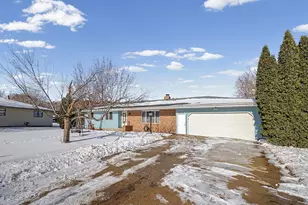 521 McDevitt St, Shakopee, MN 55379 - Photo 1