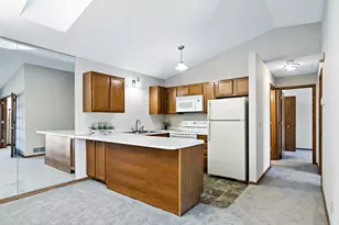 1053 Pondview Ct, Vadnais Heights, MN 55127 - Photo 9