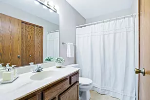 1053 Pondview Ct, Vadnais Heights, MN 55127 - Photo 13