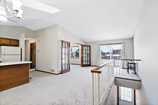 1053 Pondview Ct, Vadnais Heights, MN 55127 - Photo 3