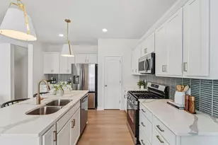 1539 Creekwood Dr, New Richmond, WI 54017 - Photo 7