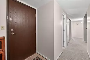 2680 Oxford St N, Roseville, MN 55113 - Photo 5