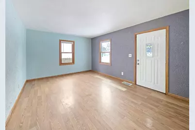 120 State Avenue N, Thief River Falls, MN 56701 - Photo 5