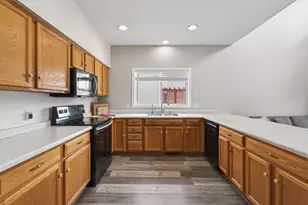 8588 Savanna Oaks Ln, Woodbury, MN 55125 - Photo 19